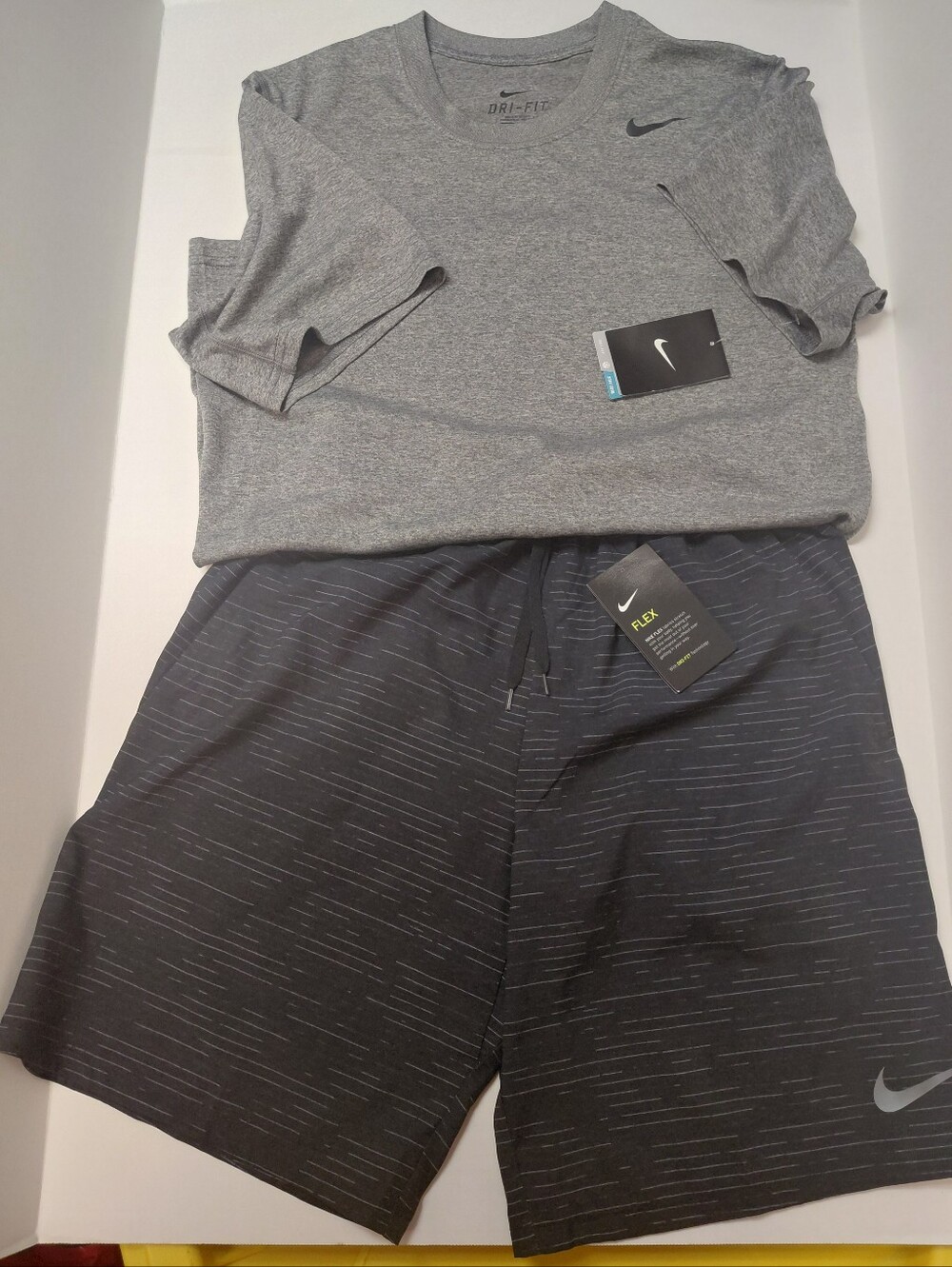 Nike Flex Training Shorts & Nike Dri-Fit Polyester Tee. New. Mens Size: Sm.